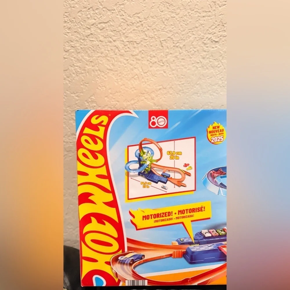 Hot Wheels Stunt Tracks Mid-Air Crash Playset with 1:64 Scale Die-Cast Toy